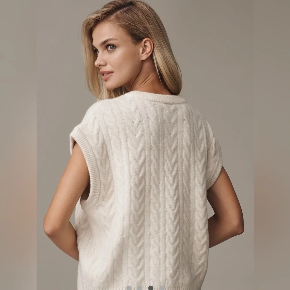 NWT Graphic Cable Knit Sweater Vest - Picture 3 of 4